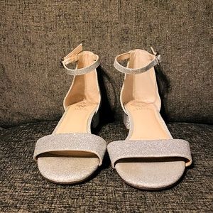Girl’s size 3 Vince Camuto 1” heels